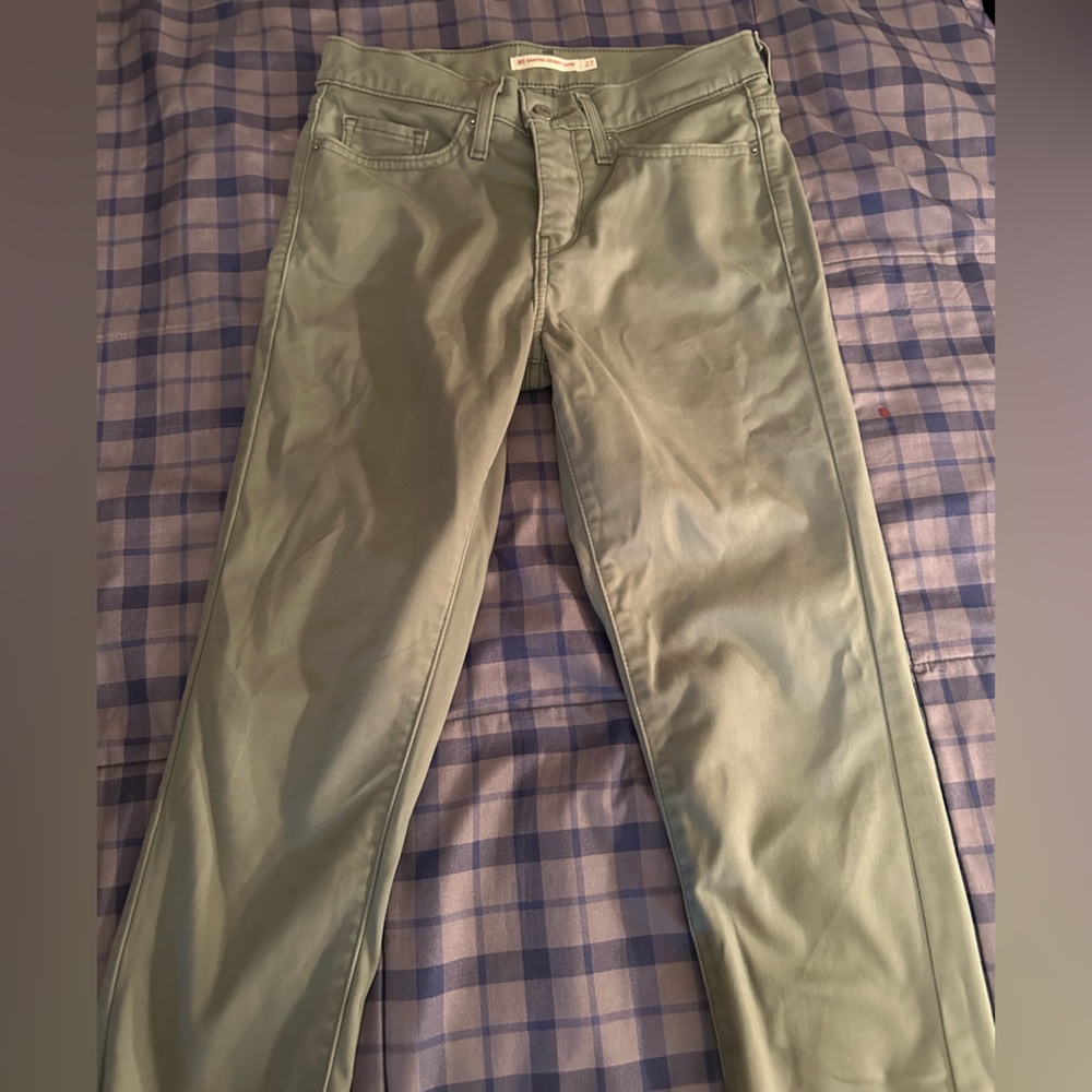 Skinny Shaping Capri Levi Pants